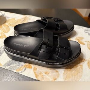 NWOT Madden Girl Dizzy platform sandal, black, size 10